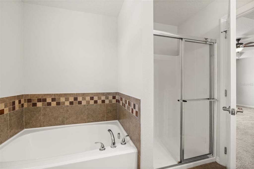 Activo con contrato: $360,000 (4 camas, 2 baños, 2019 Pies cuadrados)