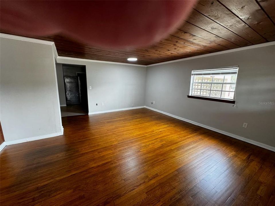 For Rent: $1,800 (4 beds, 2 baths, 1709 Square Feet)