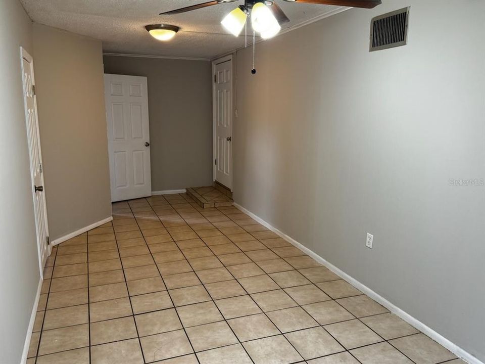 For Rent: $1,800 (4 beds, 2 baths, 1709 Square Feet)