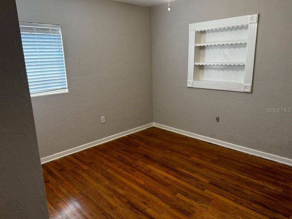 For Rent: $1,800 (4 beds, 2 baths, 1709 Square Feet)