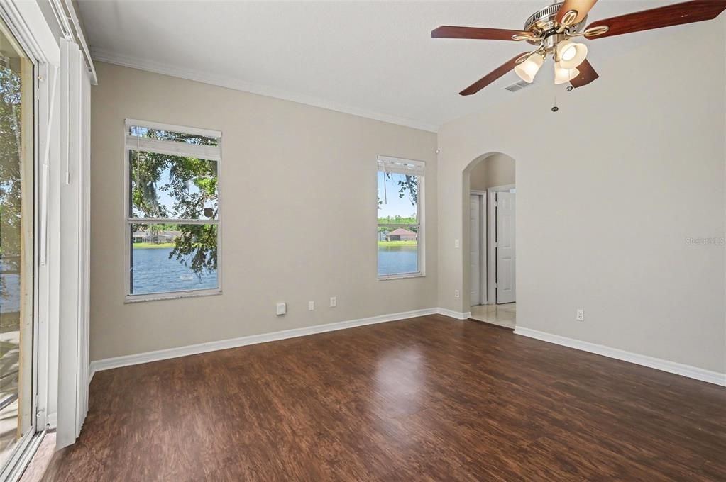 Activo con contrato: $625,000 (5 camas, 3 baños, 2596 Pies cuadrados)