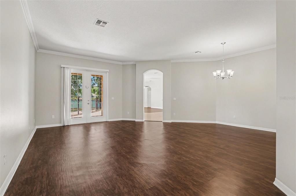 Activo con contrato: $625,000 (5 camas, 3 baños, 2596 Pies cuadrados)