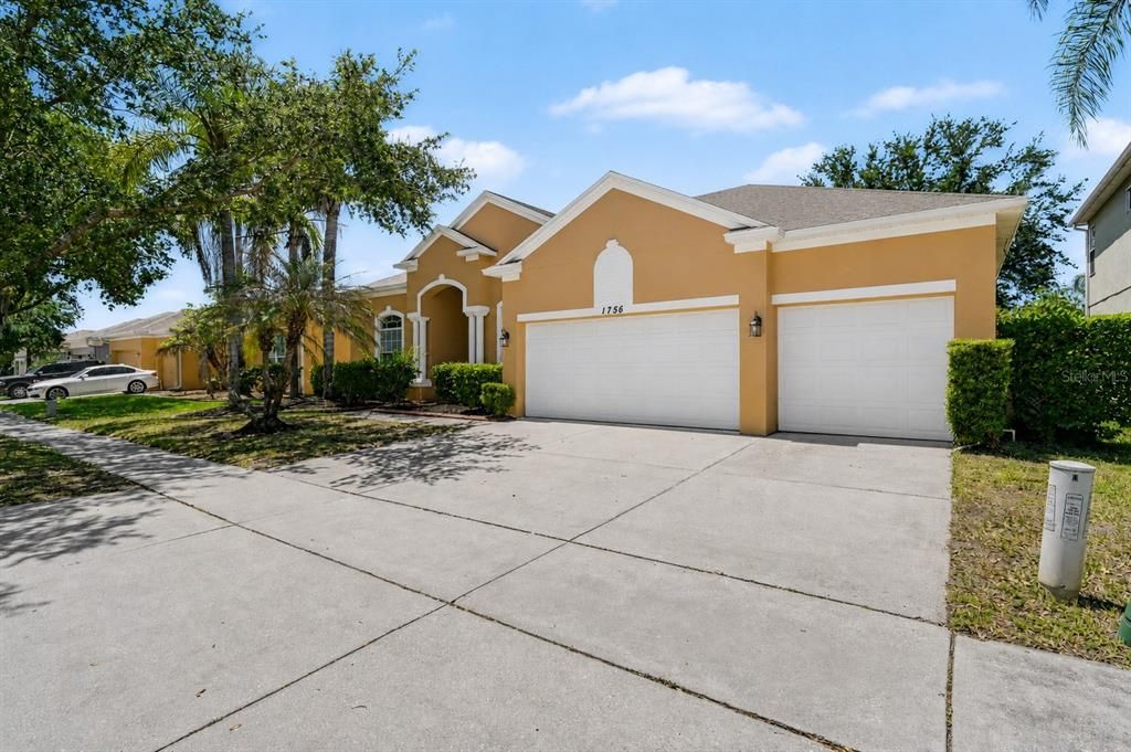 Activo con contrato: $625,000 (5 camas, 3 baños, 2596 Pies cuadrados)