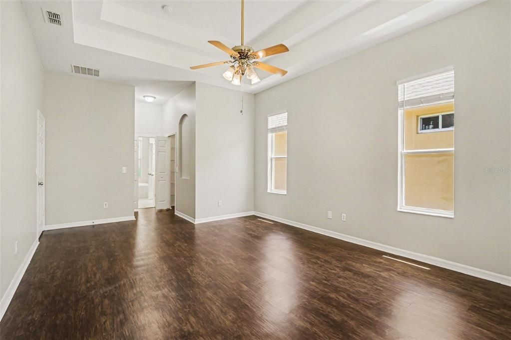 Activo con contrato: $625,000 (5 camas, 3 baños, 2596 Pies cuadrados)