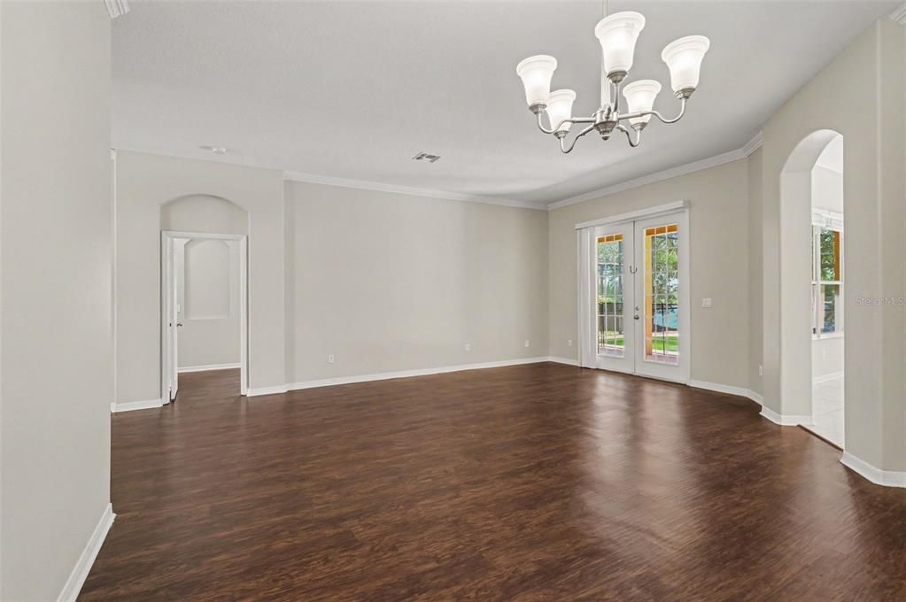 Activo con contrato: $625,000 (5 camas, 3 baños, 2596 Pies cuadrados)