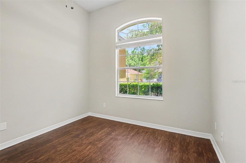 Activo con contrato: $625,000 (5 camas, 3 baños, 2596 Pies cuadrados)