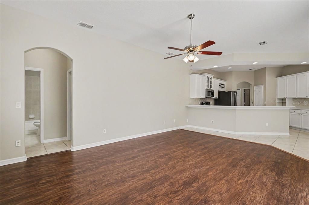 Activo con contrato: $625,000 (5 camas, 3 baños, 2596 Pies cuadrados)