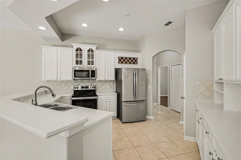 Activo con contrato: $625,000 (5 camas, 3 baños, 2596 Pies cuadrados)