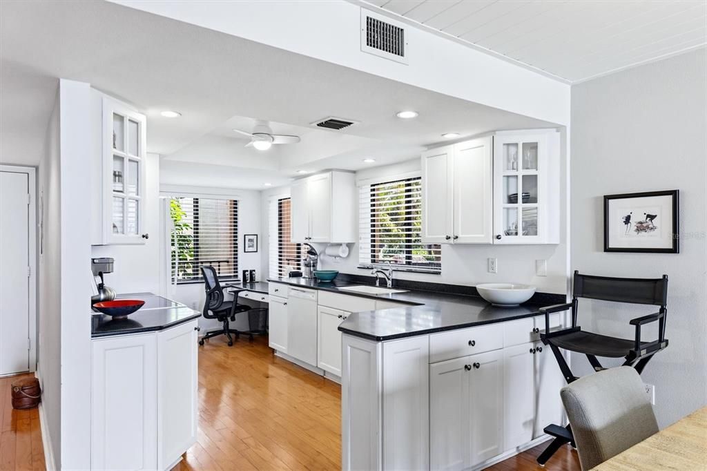 For Sale: $440,000 (2 beds, 2 baths, 1427 Square Feet)