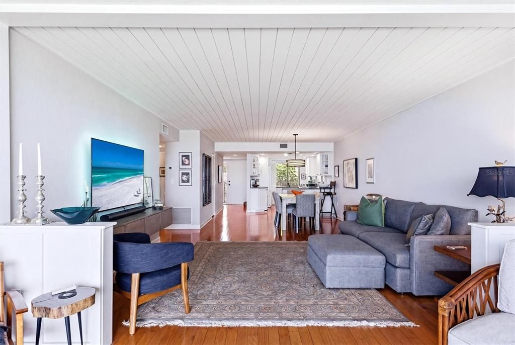 For Sale: $440,000 (2 beds, 2 baths, 1427 Square Feet)