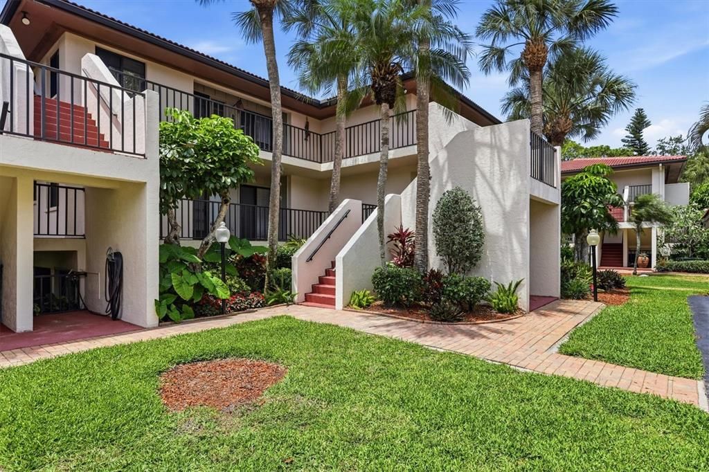 For Sale: $440,000 (2 beds, 2 baths, 1427 Square Feet)