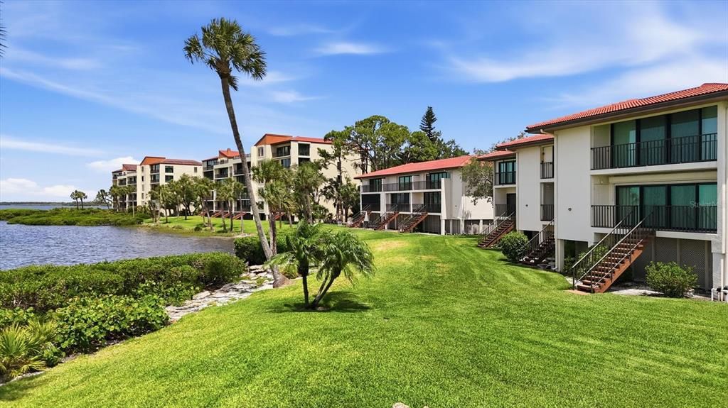 For Sale: $440,000 (2 beds, 2 baths, 1427 Square Feet)