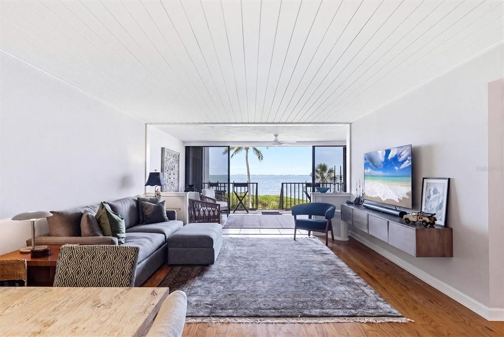 For Sale: $440,000 (2 beds, 2 baths, 1427 Square Feet)