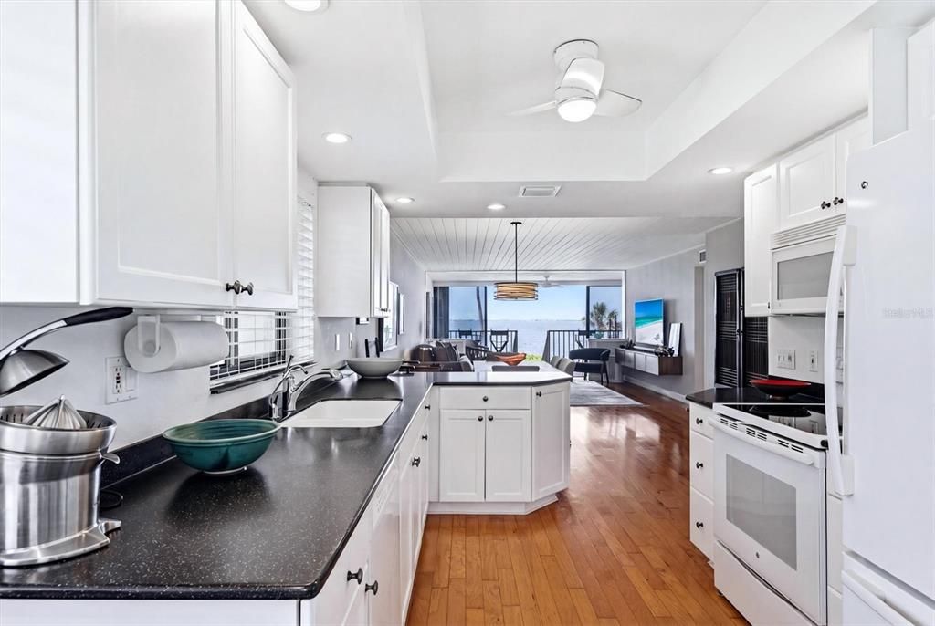 For Sale: $440,000 (2 beds, 2 baths, 1427 Square Feet)