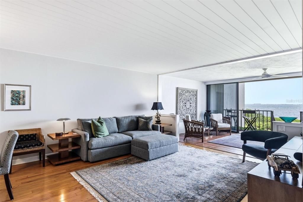 For Sale: $440,000 (2 beds, 2 baths, 1427 Square Feet)