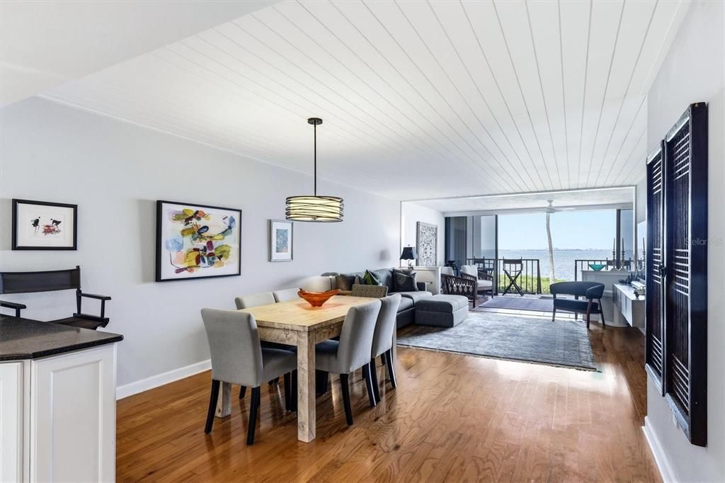 For Sale: $440,000 (2 beds, 2 baths, 1427 Square Feet)