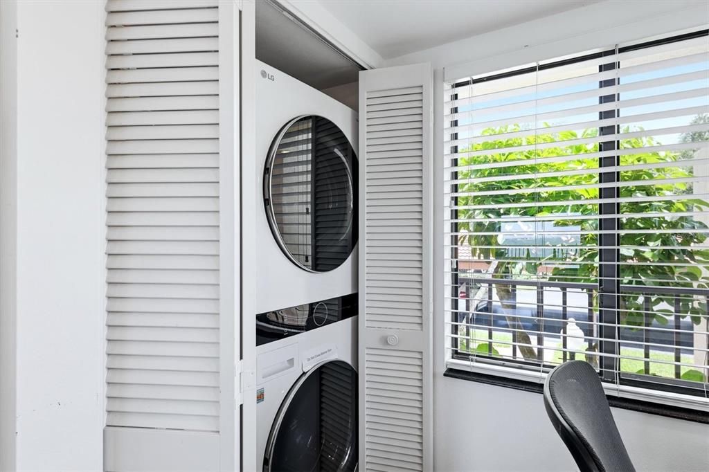 For Sale: $440,000 (2 beds, 2 baths, 1427 Square Feet)