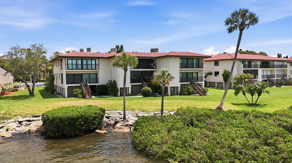 For Sale: $440,000 (2 beds, 2 baths, 1427 Square Feet)