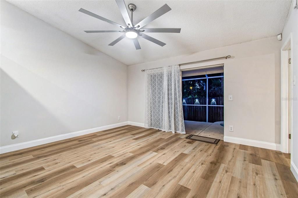 Activo con contrato: $439,000 (3 camas, 2 baños, 1506 Pies cuadrados)