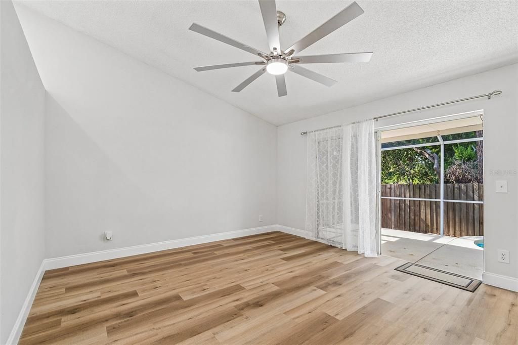 Activo con contrato: $439,000 (3 camas, 2 baños, 1506 Pies cuadrados)
