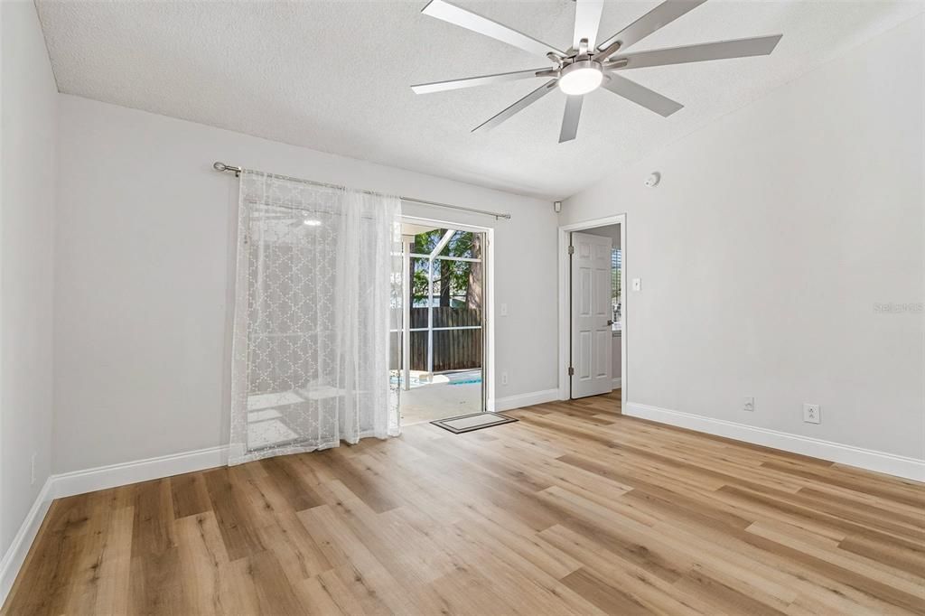 Activo con contrato: $439,000 (3 camas, 2 baños, 1506 Pies cuadrados)
