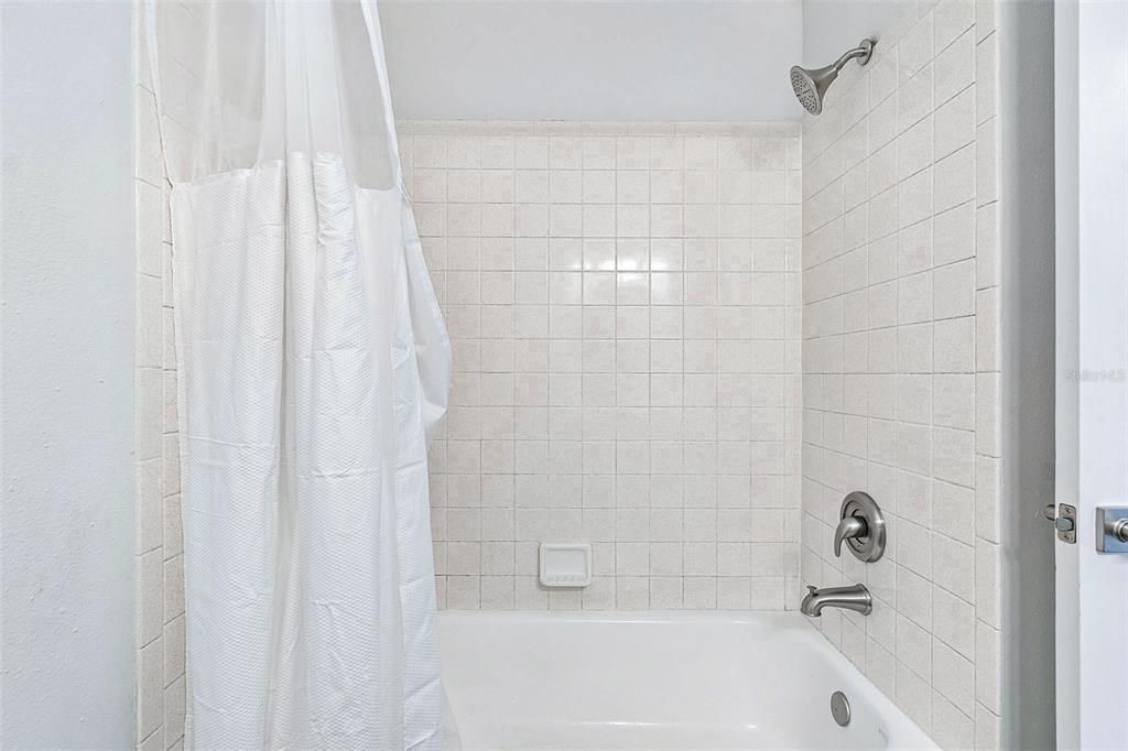 Activo con contrato: $439,000 (3 camas, 2 baños, 1506 Pies cuadrados)
