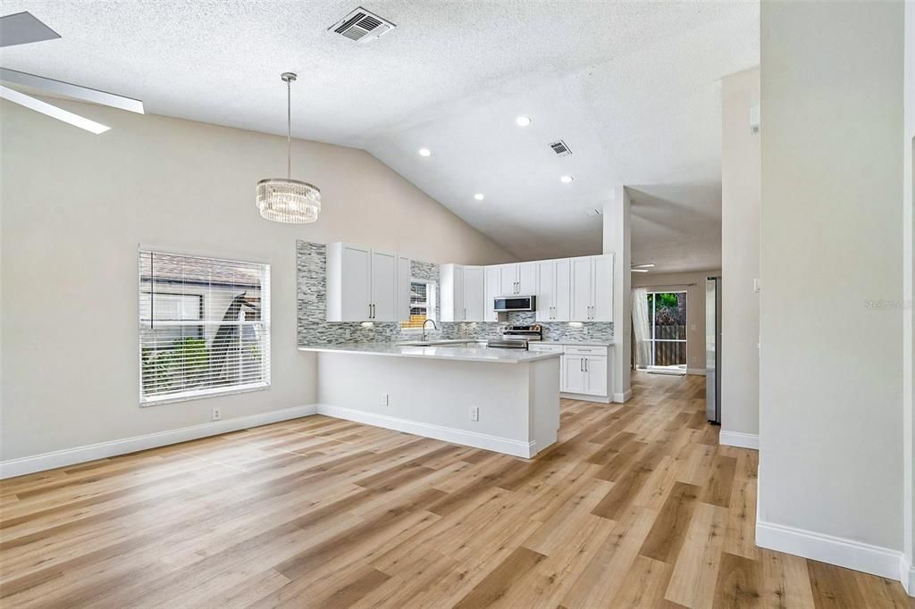 Activo con contrato: $439,000 (3 camas, 2 baños, 1506 Pies cuadrados)