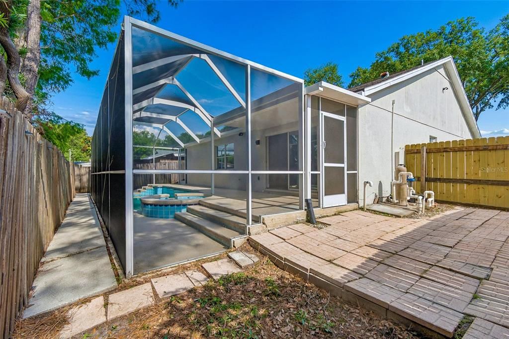 Activo con contrato: $439,000 (3 camas, 2 baños, 1506 Pies cuadrados)