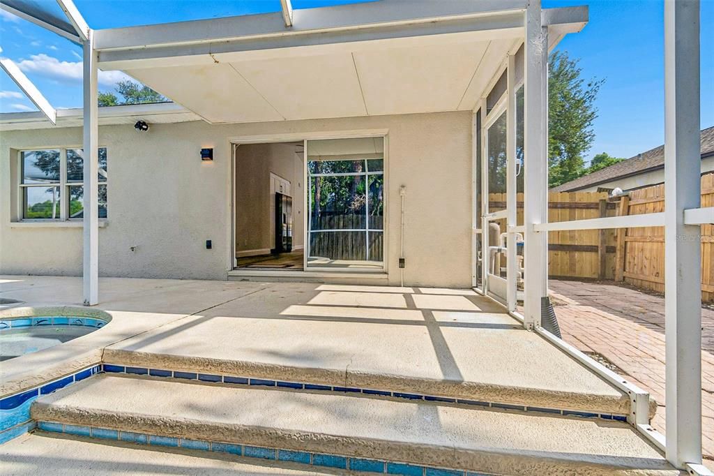 Activo con contrato: $439,000 (3 camas, 2 baños, 1506 Pies cuadrados)