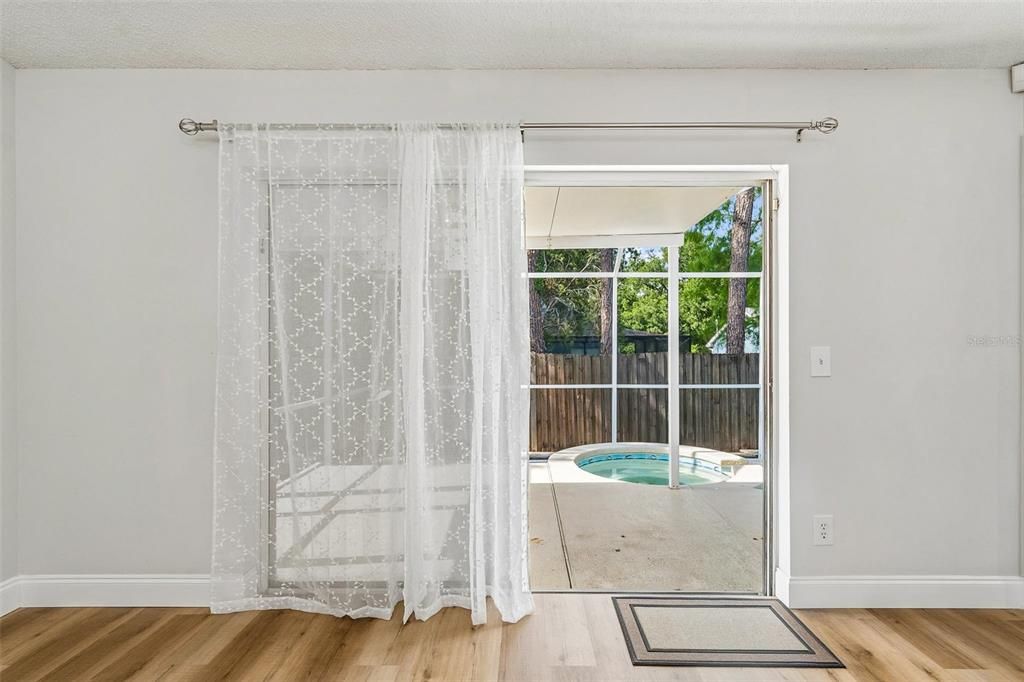 Activo con contrato: $439,000 (3 camas, 2 baños, 1506 Pies cuadrados)