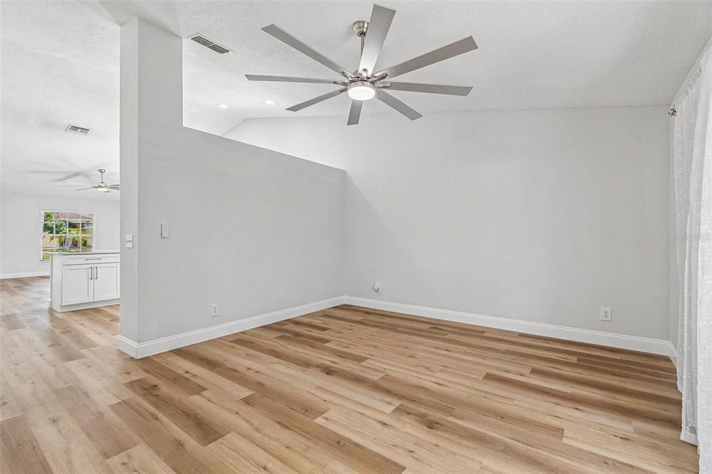 Activo con contrato: $439,000 (3 camas, 2 baños, 1506 Pies cuadrados)