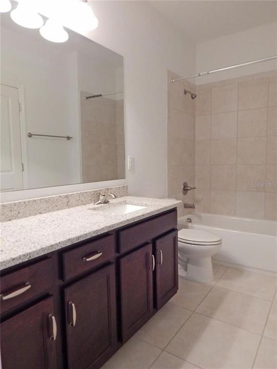 Activo con contrato: $3,295 (4 camas, 3 baños, 2635 Pies cuadrados)