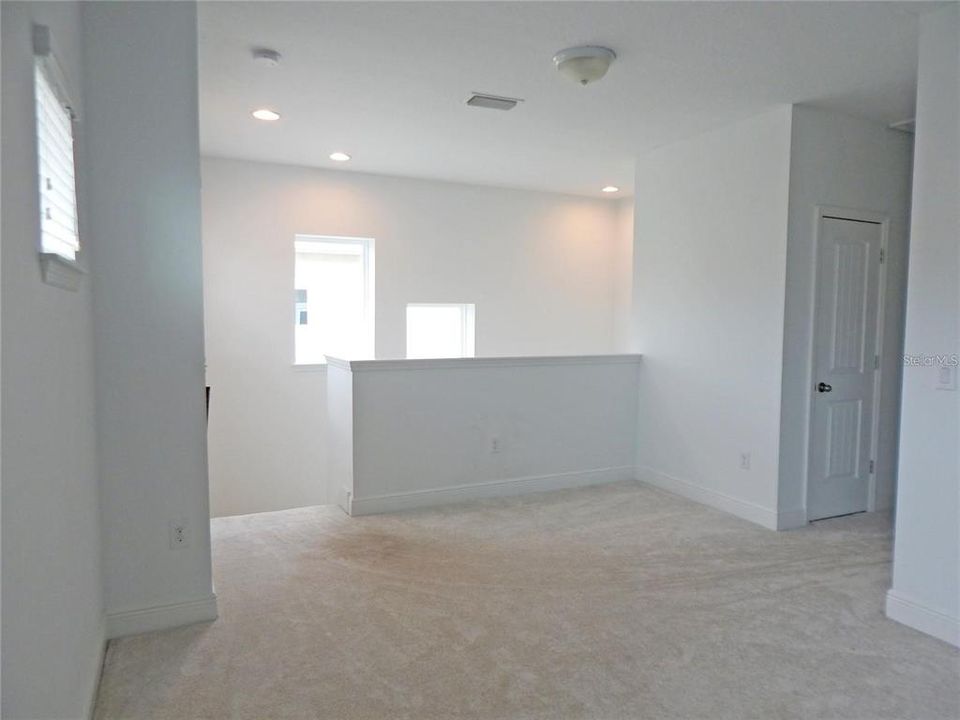 Activo con contrato: $3,295 (4 camas, 3 baños, 2635 Pies cuadrados)
