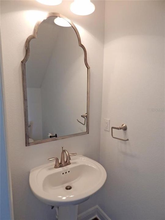 Activo con contrato: $3,295 (4 camas, 3 baños, 2635 Pies cuadrados)