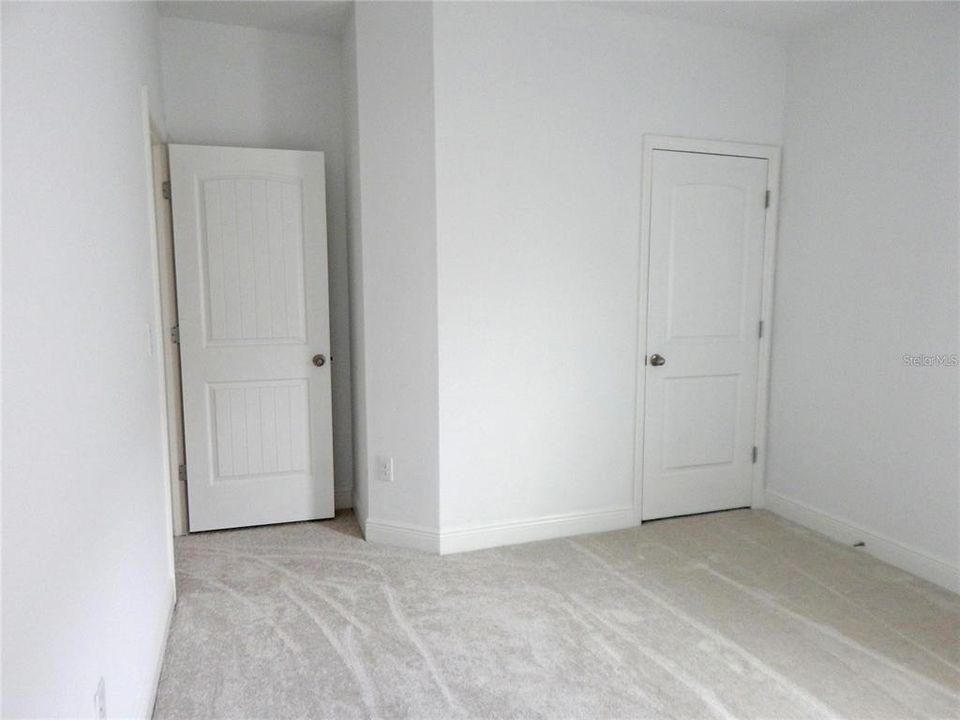 Activo con contrato: $3,295 (4 camas, 3 baños, 2635 Pies cuadrados)
