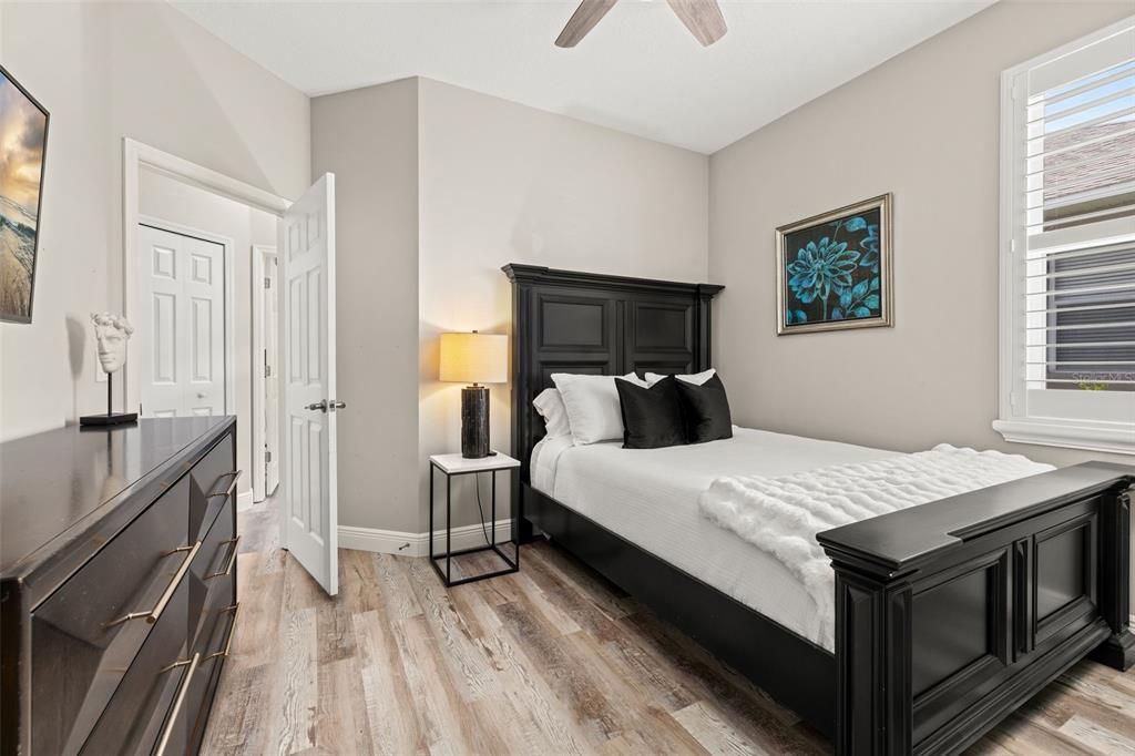 Activo con contrato: $575,000 (4 camas, 3 baños, 2156 Pies cuadrados)