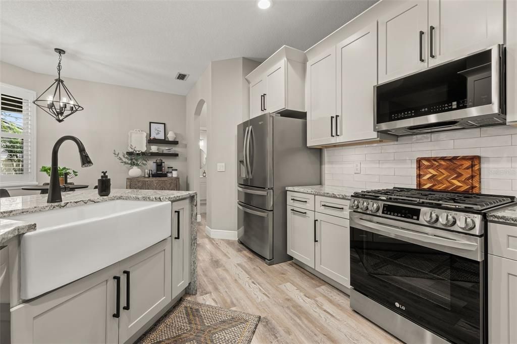 Activo con contrato: $575,000 (4 camas, 3 baños, 2156 Pies cuadrados)