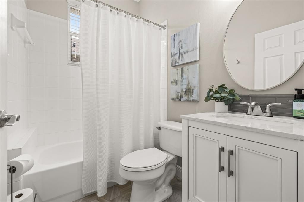 Activo con contrato: $575,000 (4 camas, 3 baños, 2156 Pies cuadrados)