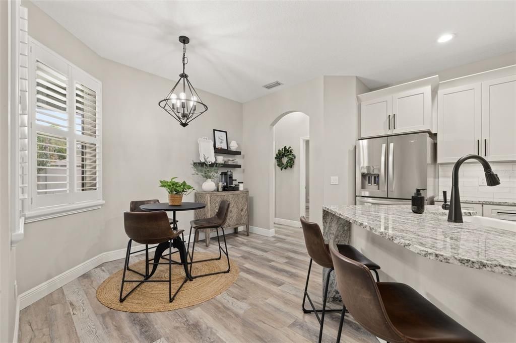 Activo con contrato: $575,000 (4 camas, 3 baños, 2156 Pies cuadrados)