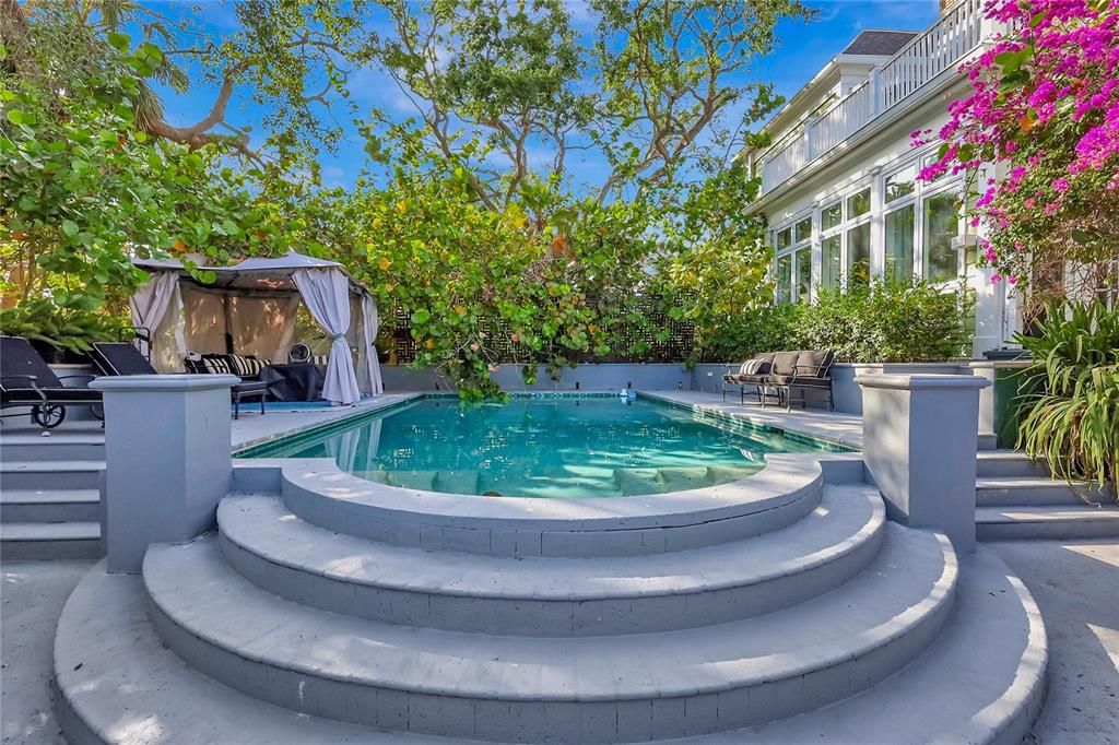 For Sale: $4,900,000 (5 beds, 6 baths, 6250 Square Feet)