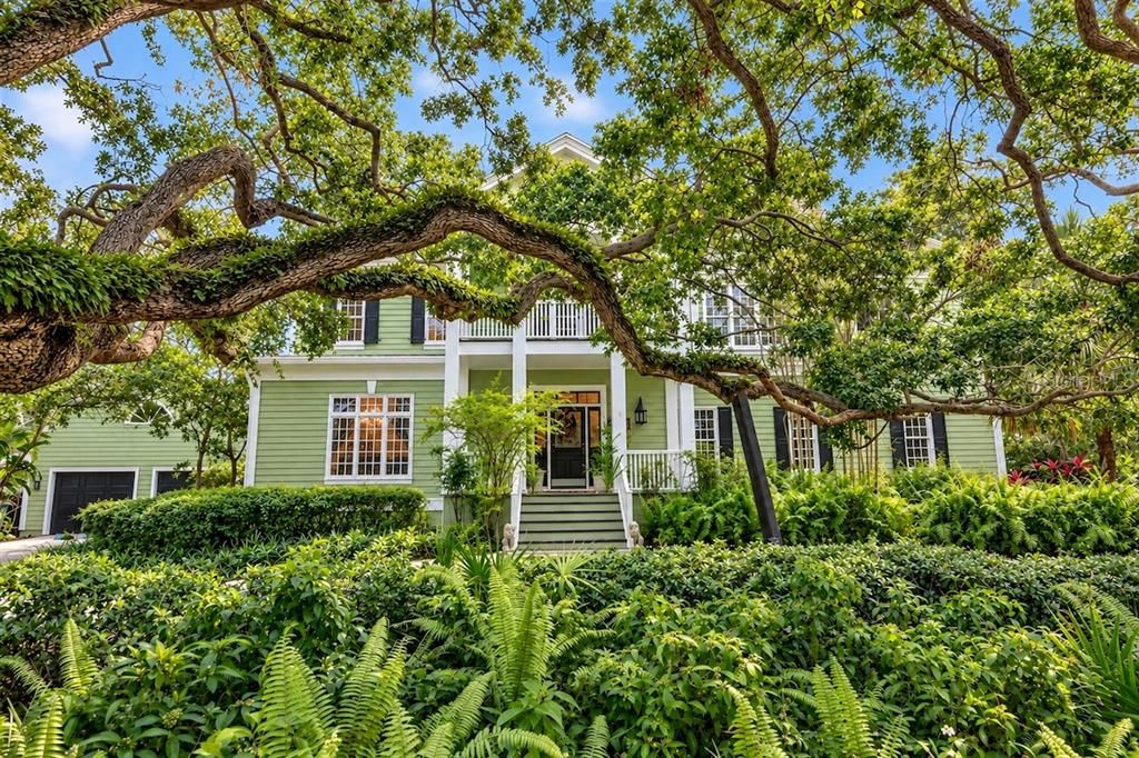 For Sale: $4,900,000 (5 beds, 6 baths, 6250 Square Feet)