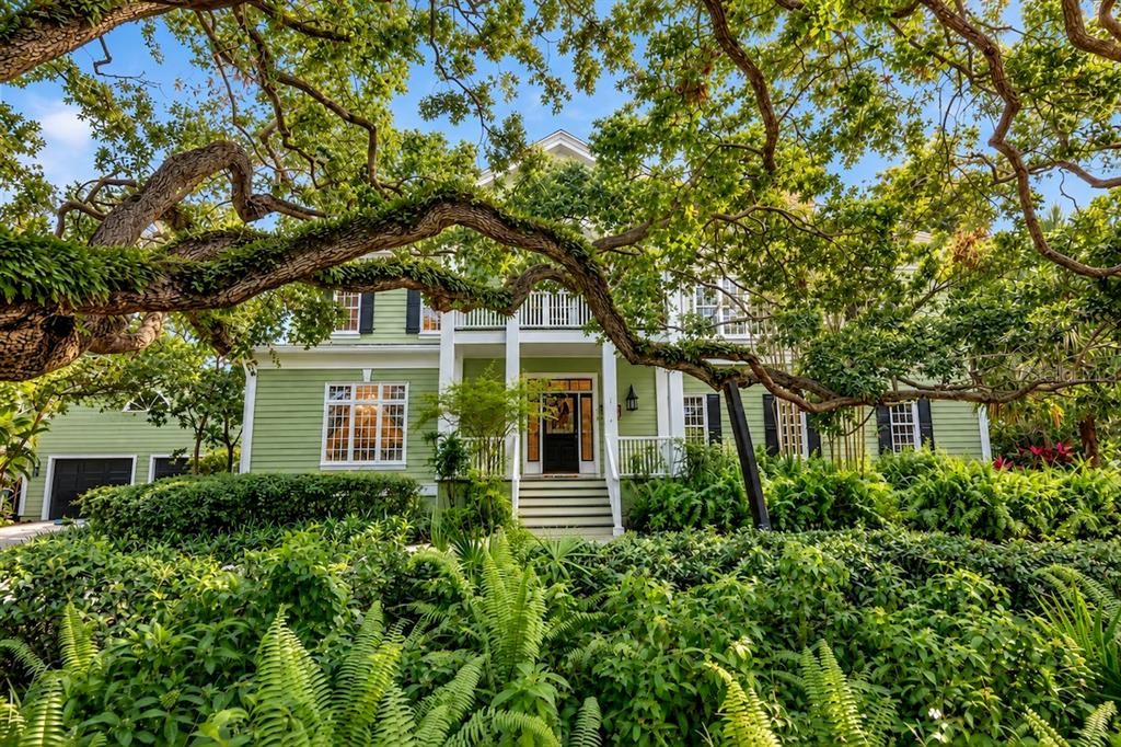 For Sale: $4,900,000 (5 beds, 6 baths, 6250 Square Feet)