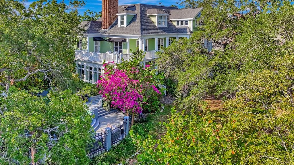 For Sale: $4,900,000 (5 beds, 6 baths, 6250 Square Feet)