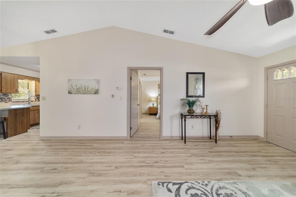 For Sale: $335,000 (3 beds, 2 baths, 1706 Square Feet)
