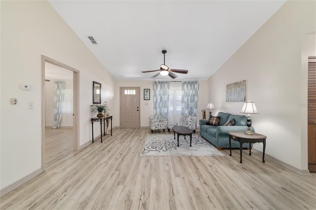 For Sale: $335,000 (3 beds, 2 baths, 1706 Square Feet)