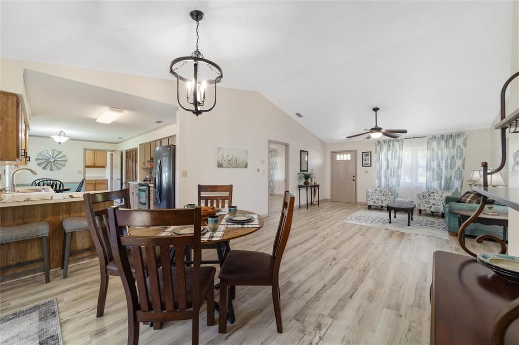 For Sale: $335,000 (3 beds, 2 baths, 1706 Square Feet)