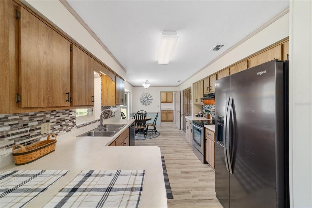 For Sale: $335,000 (3 beds, 2 baths, 1706 Square Feet)