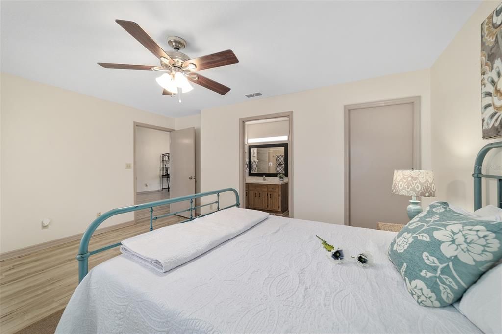 For Sale: $335,000 (3 beds, 2 baths, 1706 Square Feet)