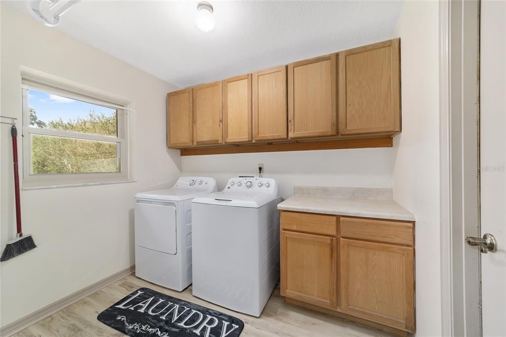 For Sale: $335,000 (3 beds, 2 baths, 1706 Square Feet)