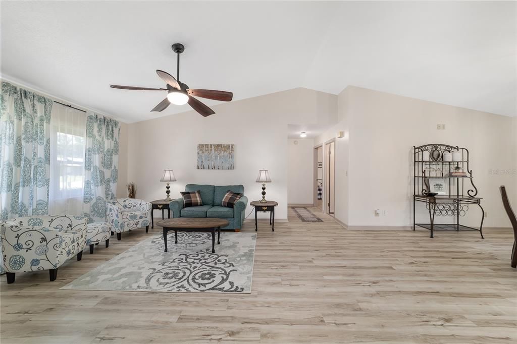 For Sale: $335,000 (3 beds, 2 baths, 1706 Square Feet)